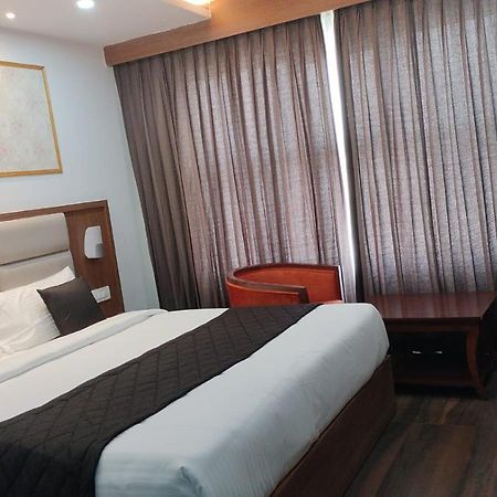 Hotel Eyrie Nest Bangalore Extérieur photo