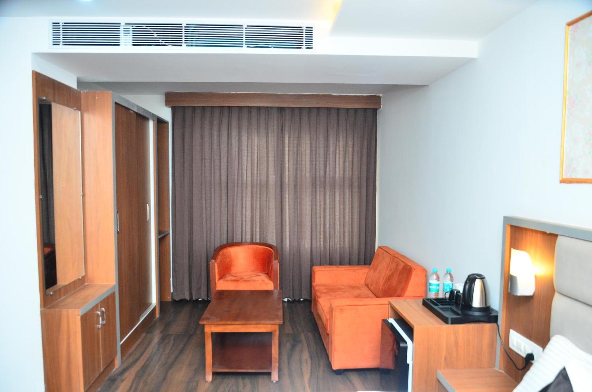 Hotel Eyrie Nest Bangalore Extérieur photo