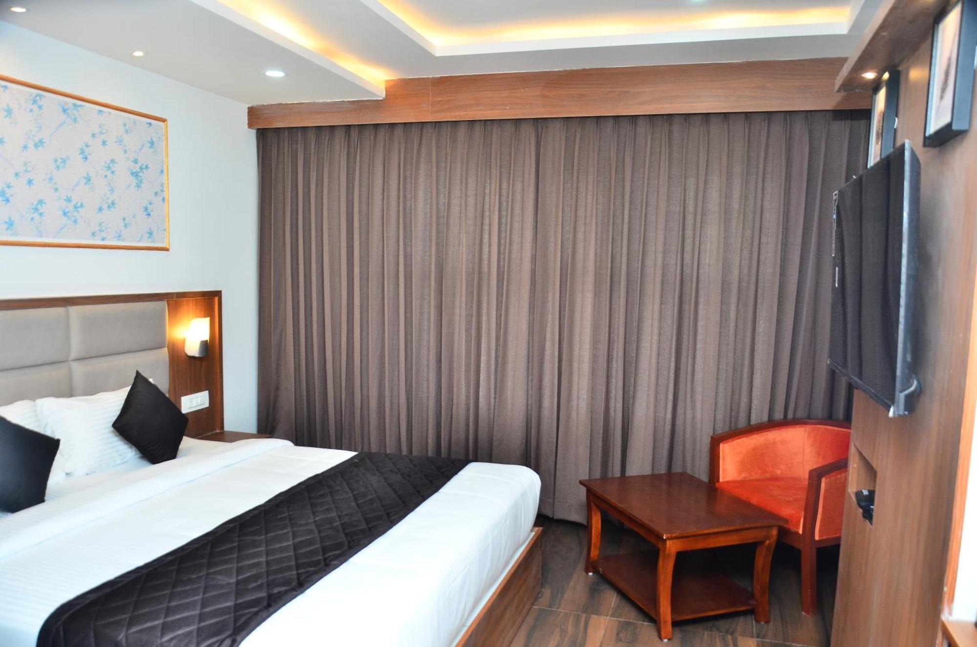 Hotel Eyrie Nest Bangalore Extérieur photo