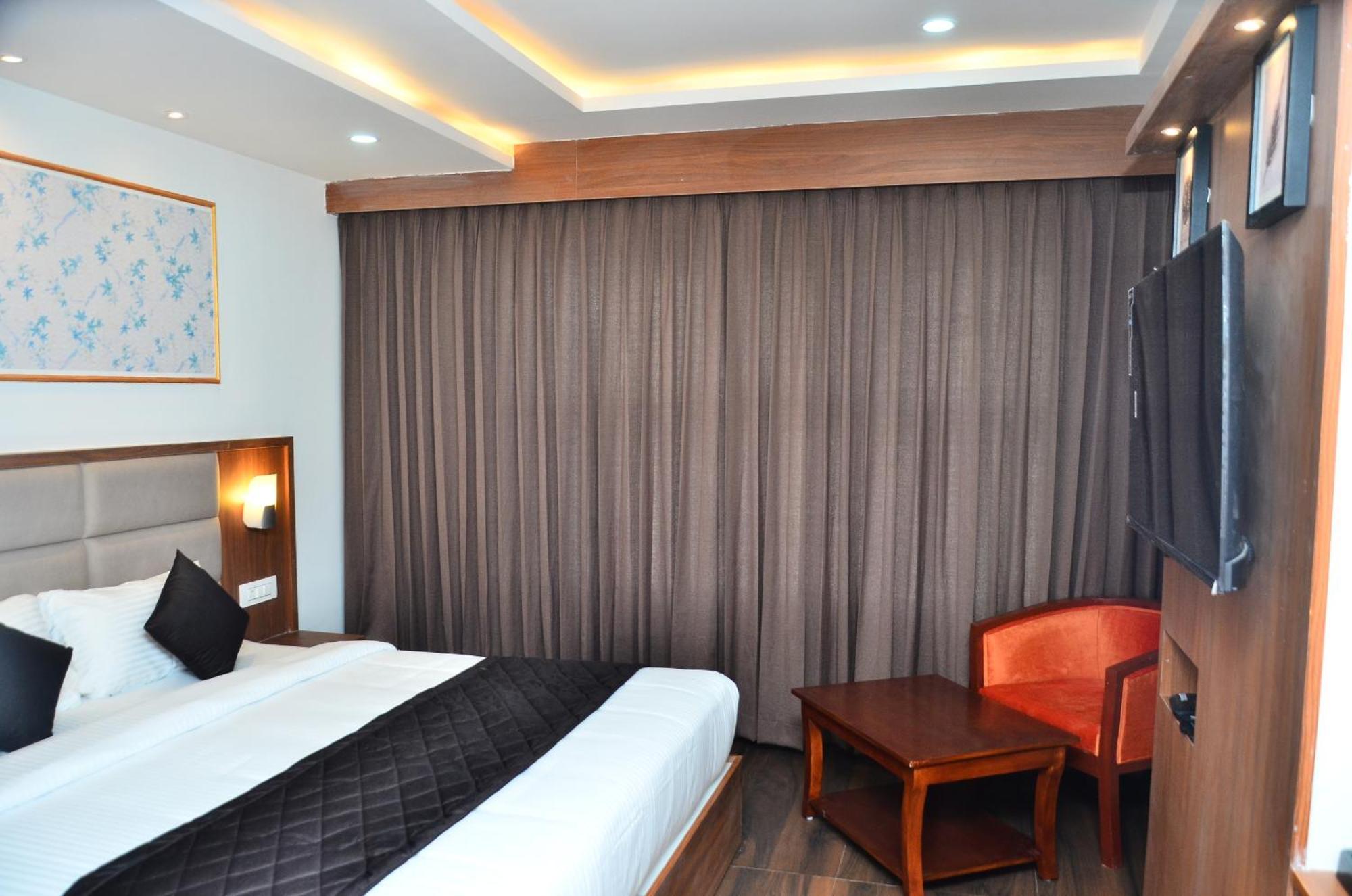 Hotel Eyrie Nest Bangalore Extérieur photo