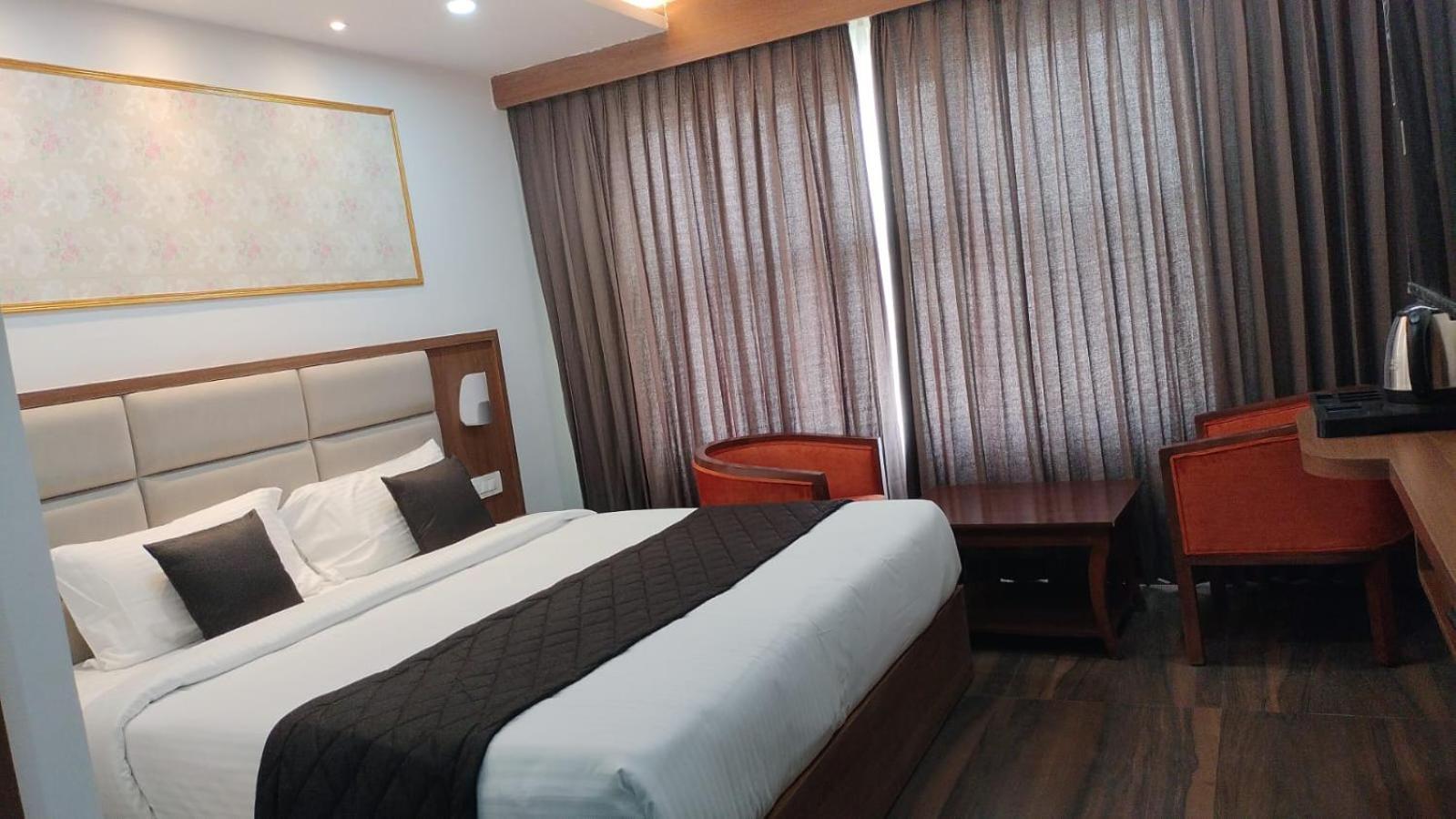 Hotel Eyrie Nest Bangalore Extérieur photo